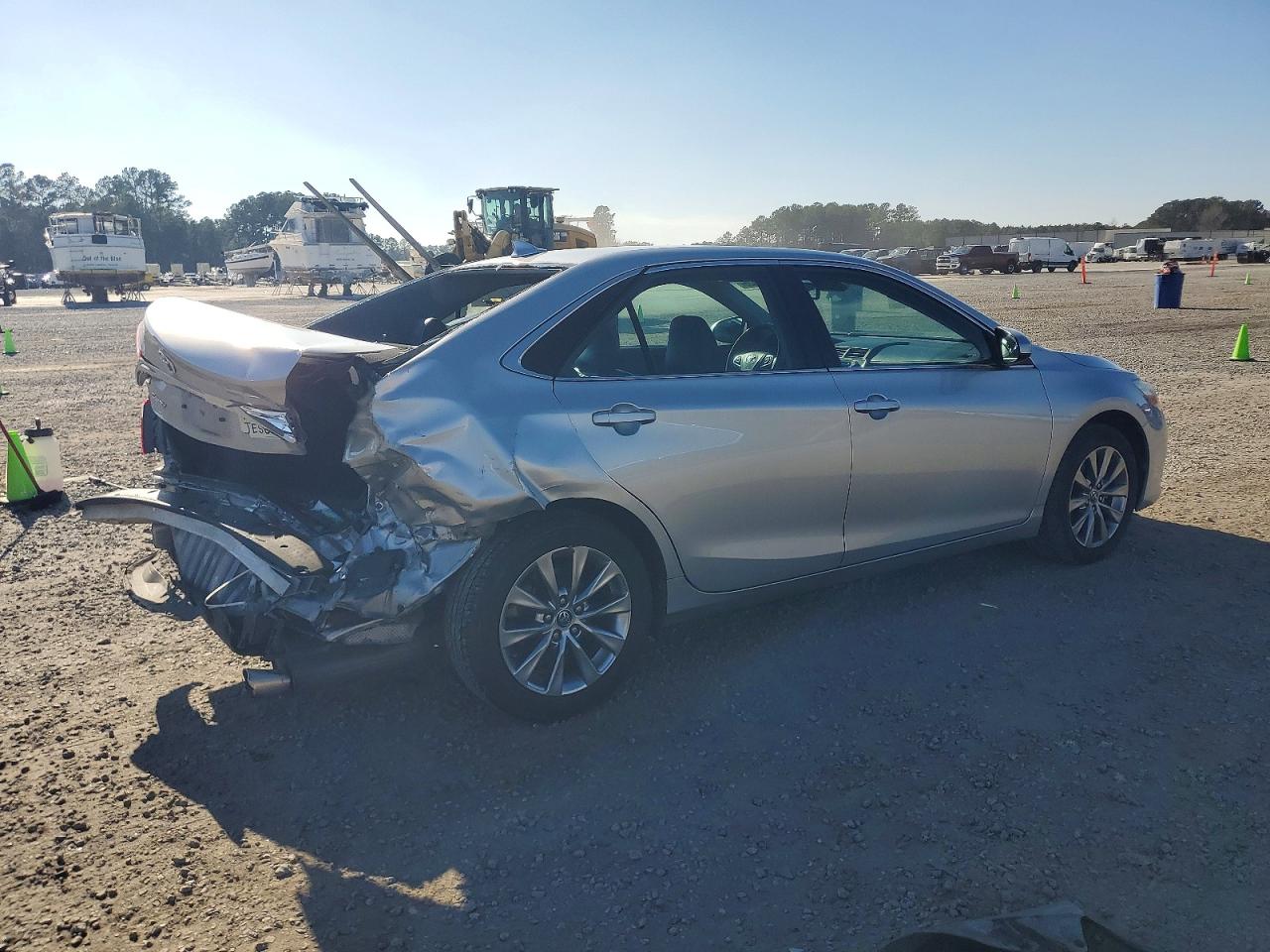 2016 TOYOTA CAMRY LE photo 3