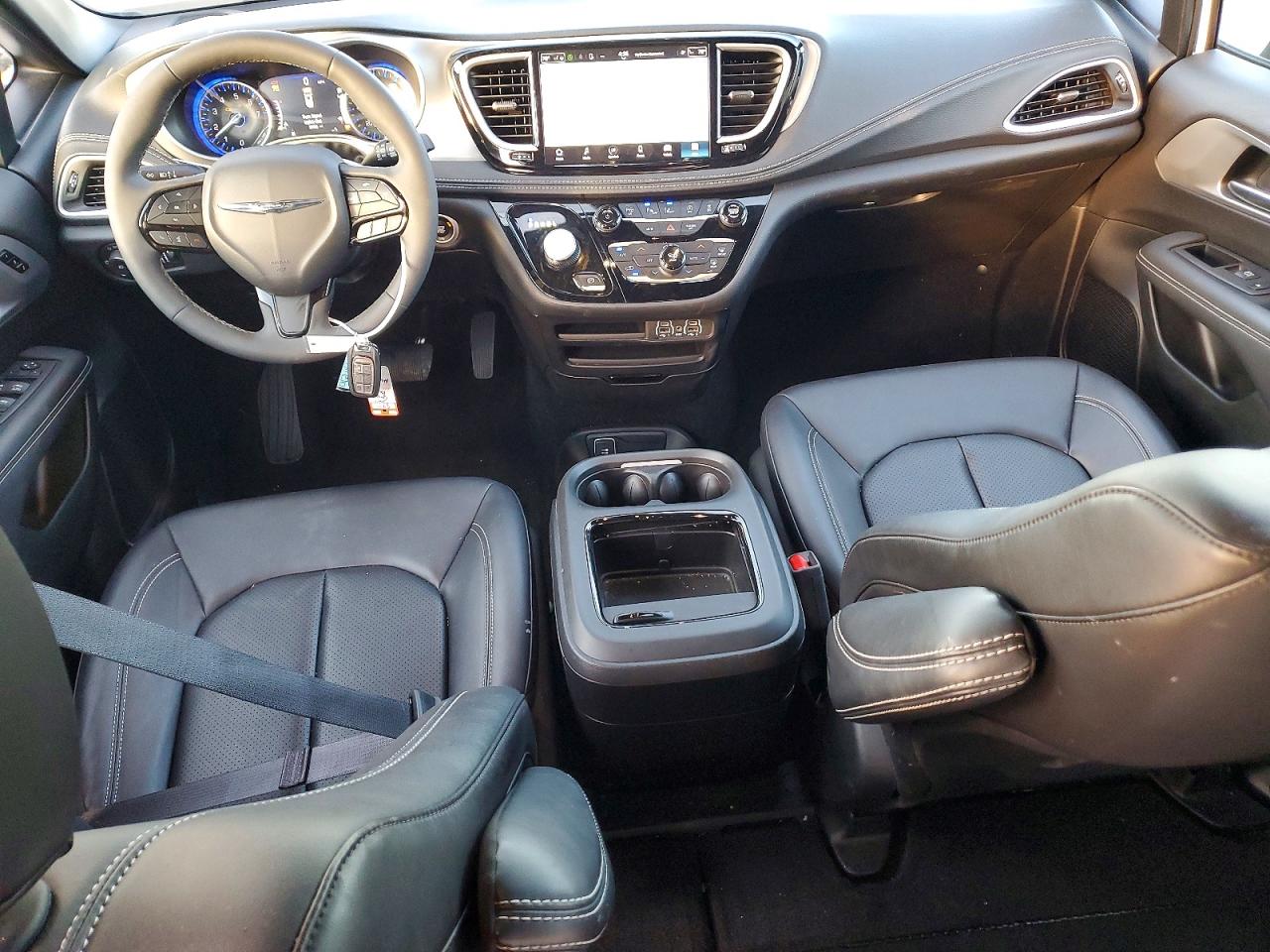 2024 CHRYSLER PACIFICA TOURING L photo 8