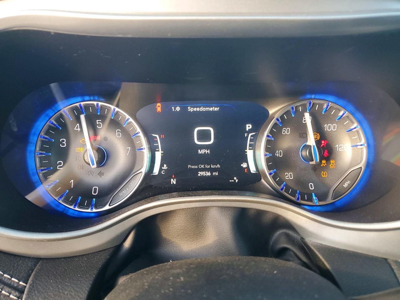 2024 CHRYSLER PACIFICA TOURING L photo 9