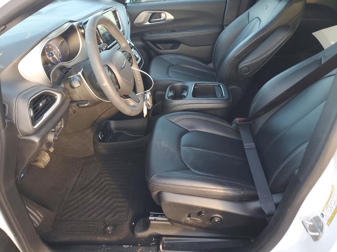 2024 CHRYSLER PACIFICA TOURING L photo 7