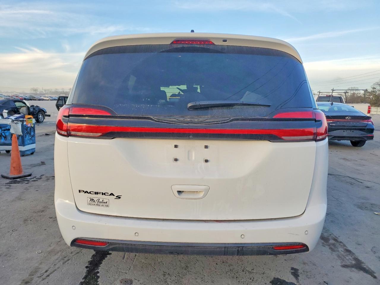 2024 CHRYSLER PACIFICA TOURING L photo 6