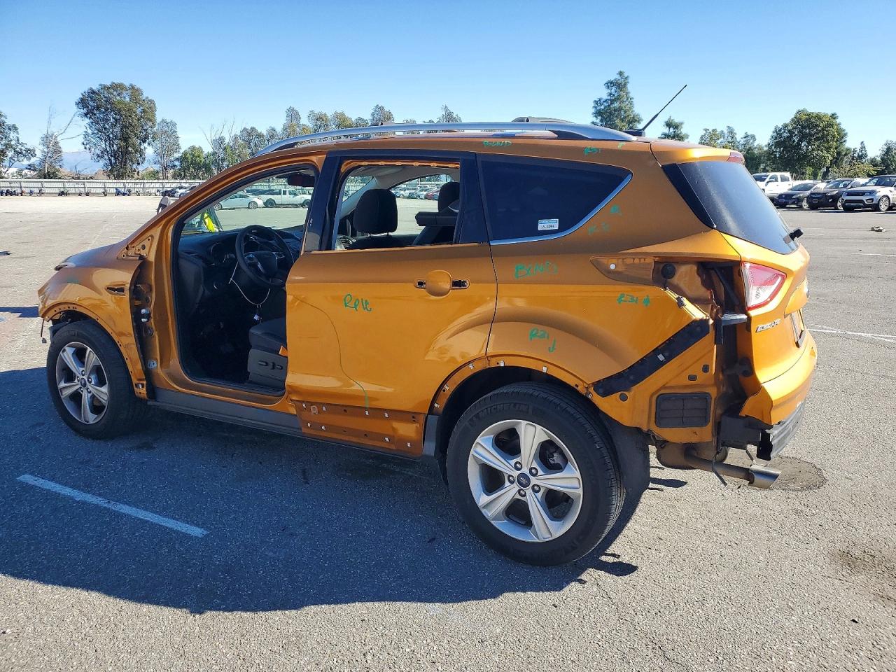 2016 FORD ESCAPE SE photo 4