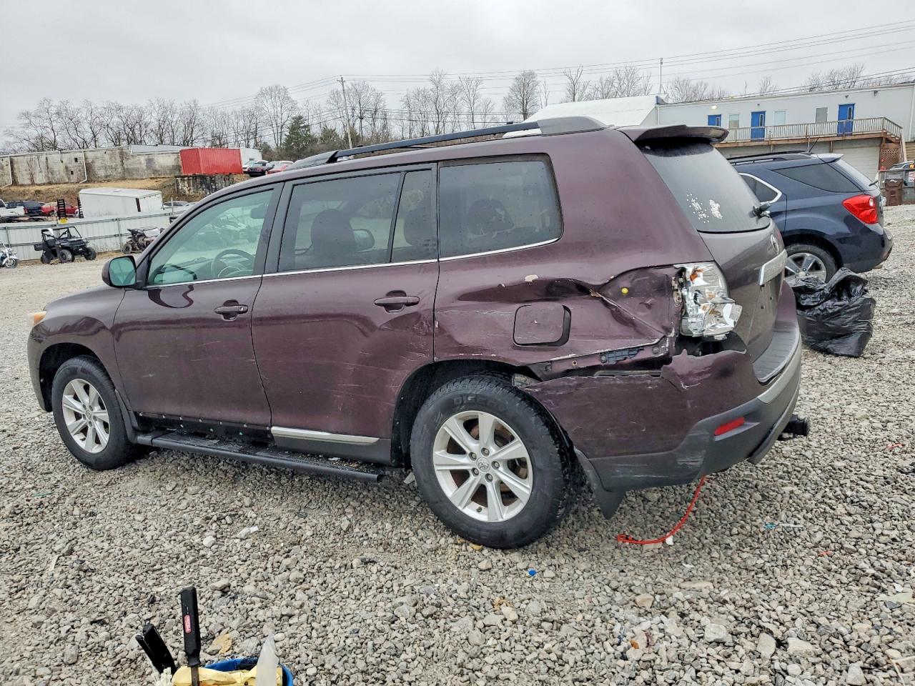 2011 TOYOTA HIGHLANDER BASE photo 2