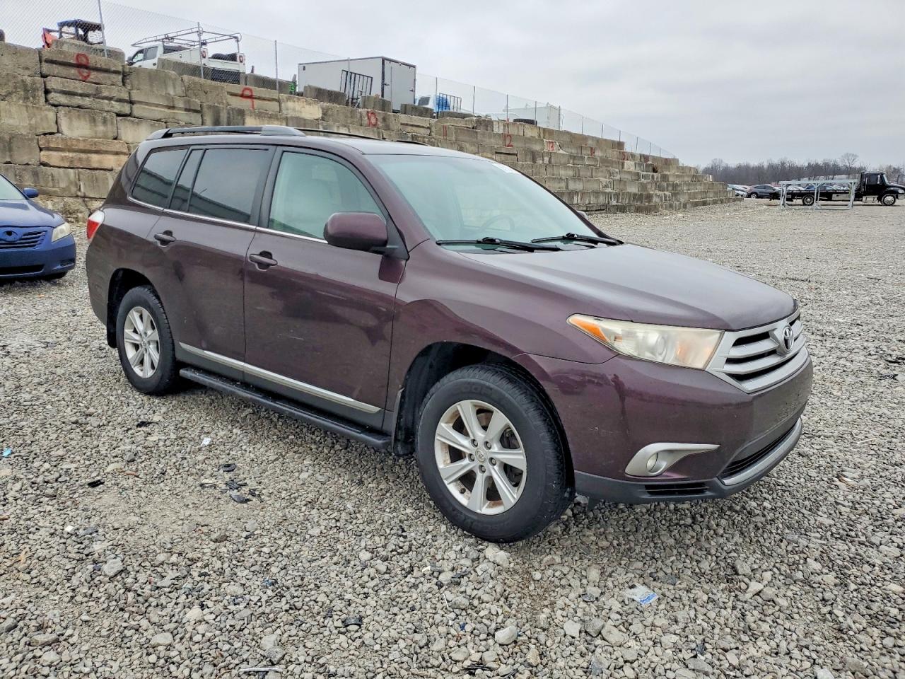 2011 TOYOTA HIGHLANDER BASE photo 4