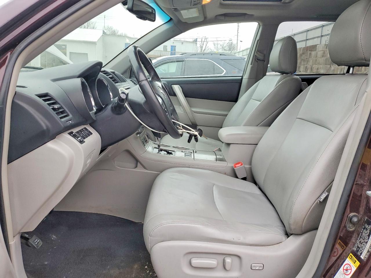 2011 TOYOTA HIGHLANDER BASE photo 7