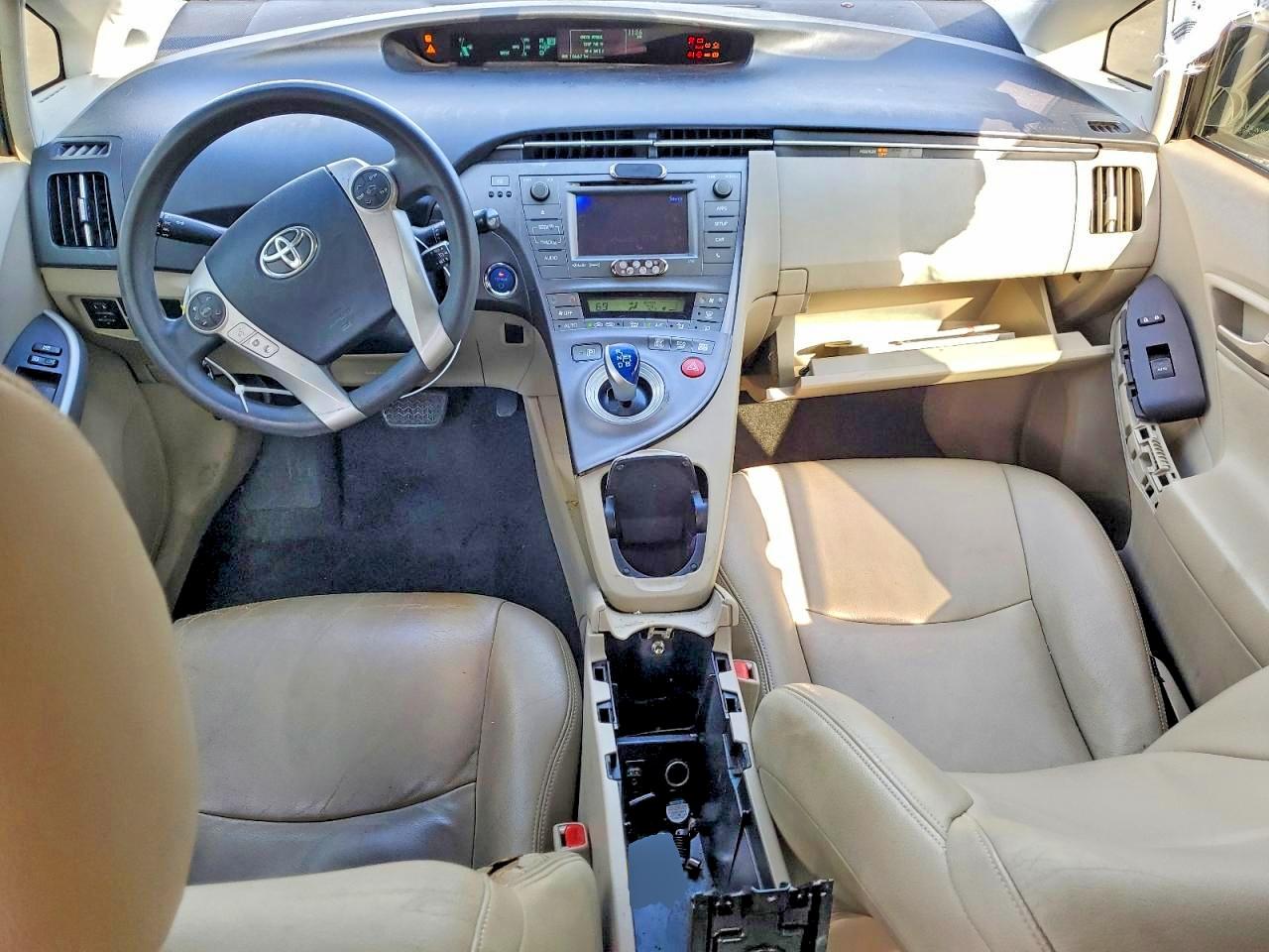 2015 TOYOTA PRIUS photo 8