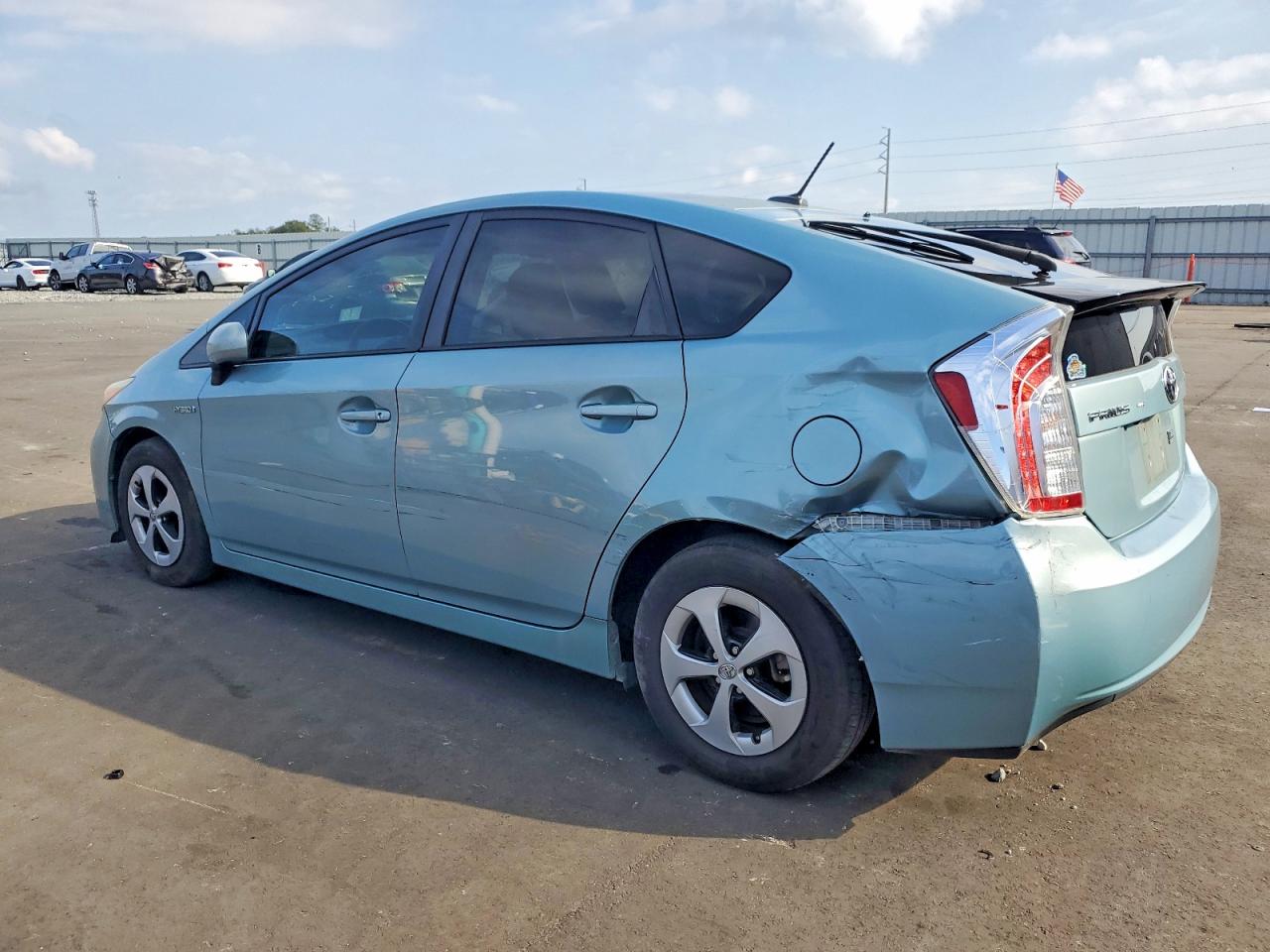 2015 TOYOTA PRIUS photo 2