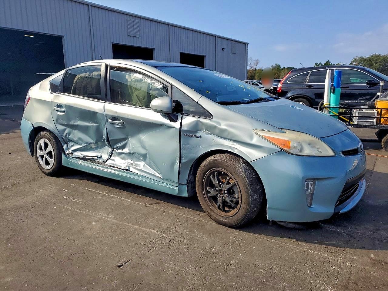 2015 TOYOTA PRIUS photo 4