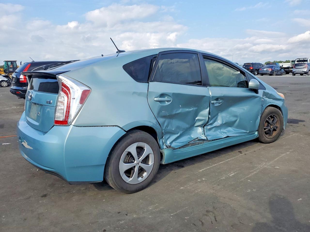 2015 TOYOTA PRIUS photo 3