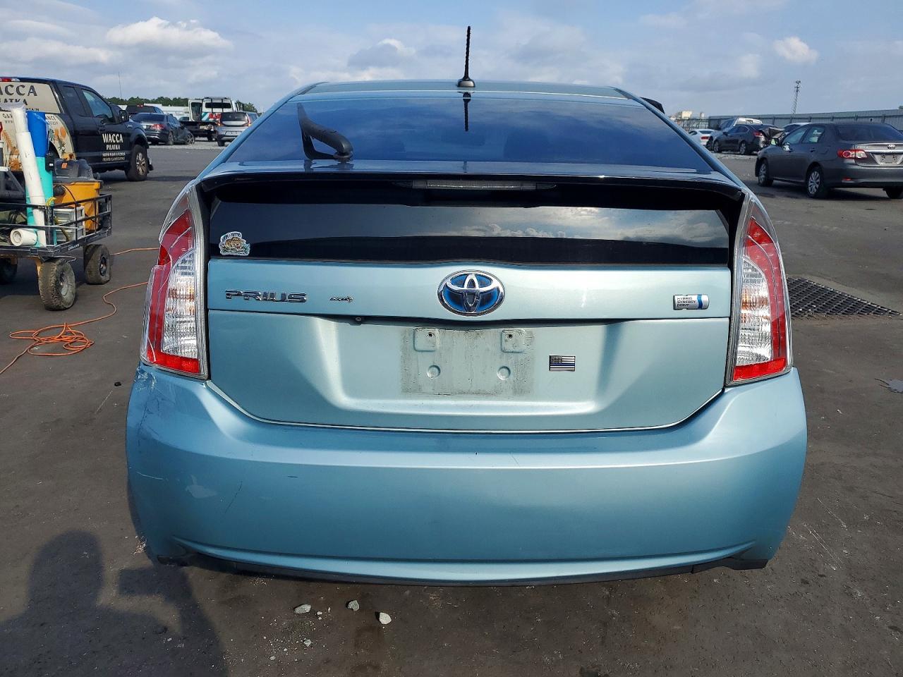 2015 TOYOTA PRIUS photo 6