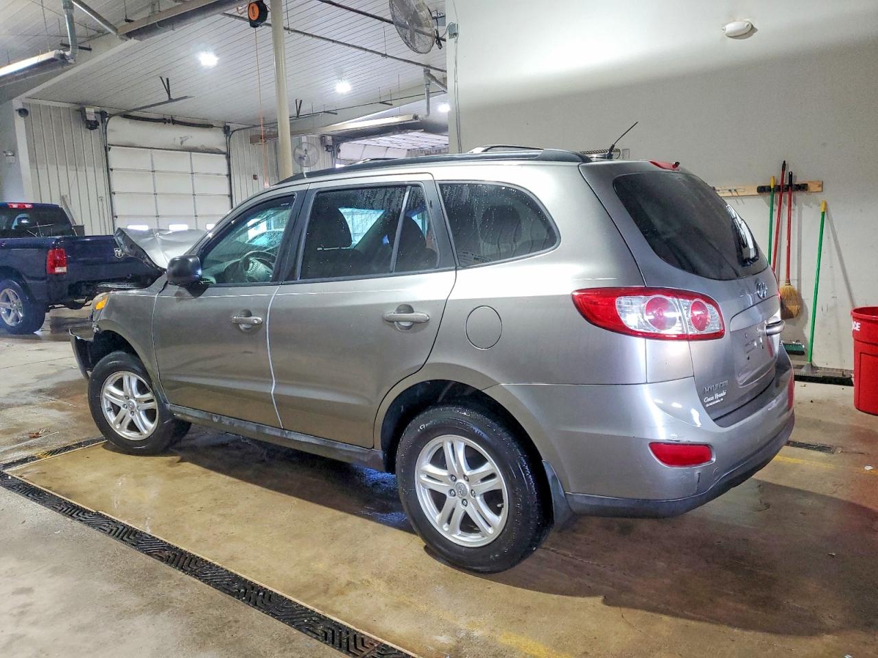 2011 HYUNDAI SANTA FE GLS photo 2
