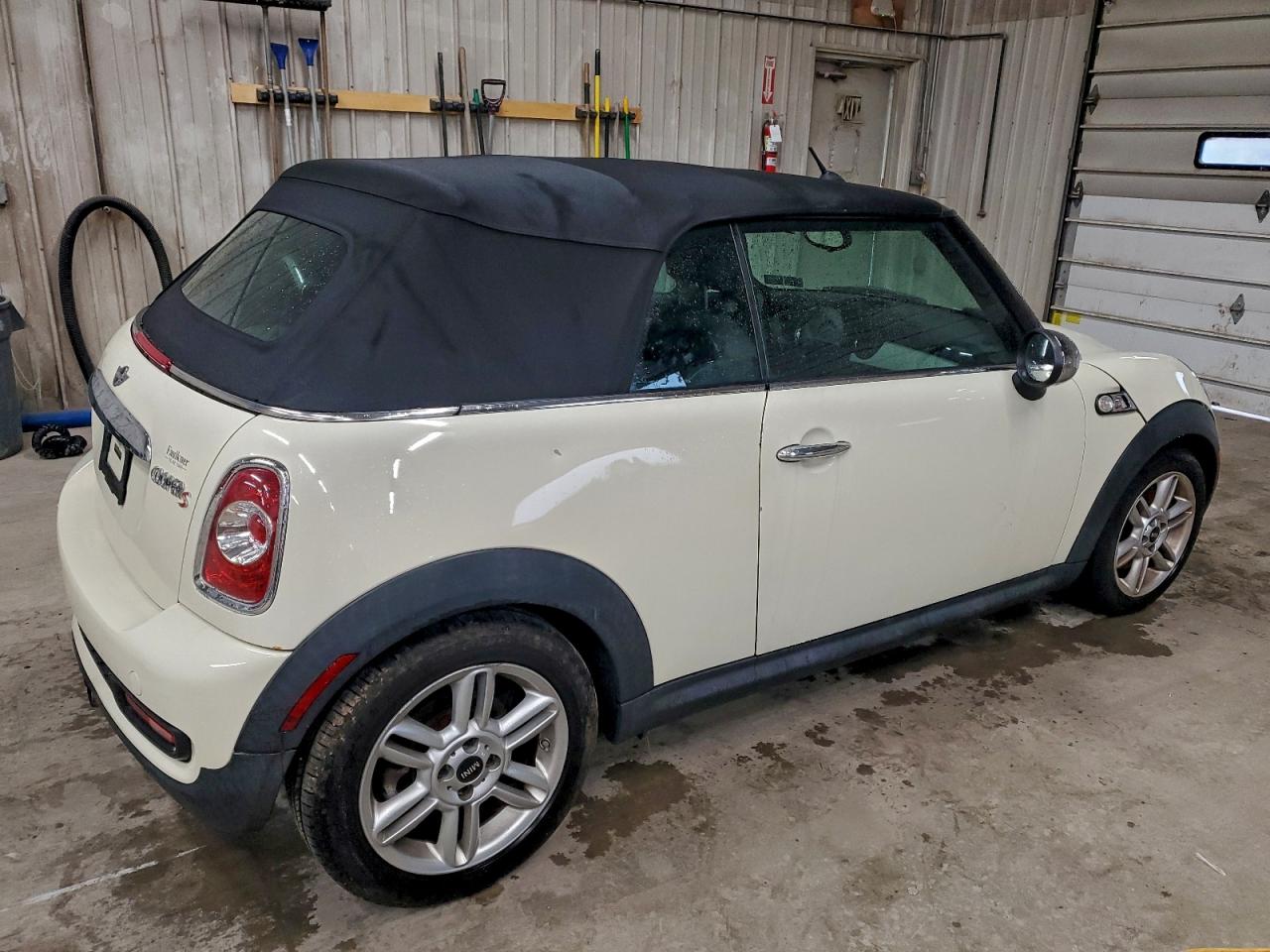 2011 MINI COOPER S photo 3