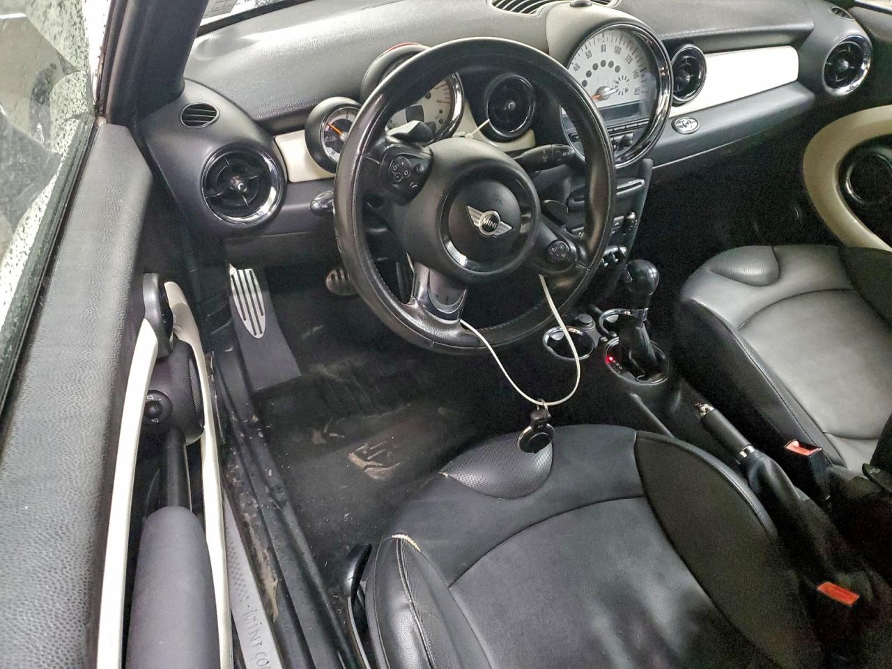 2011 MINI COOPER S photo 8