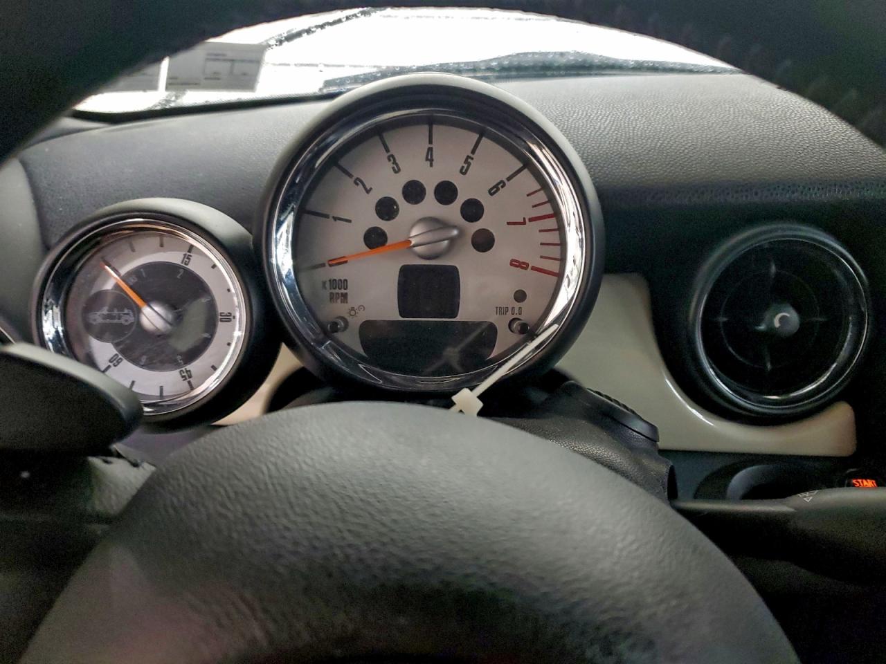 2011 MINI COOPER S photo 9