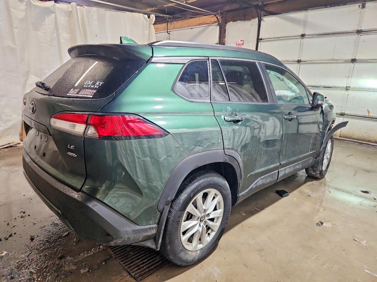 2022 TOYOTA COROLLA CROSS LE photo 3