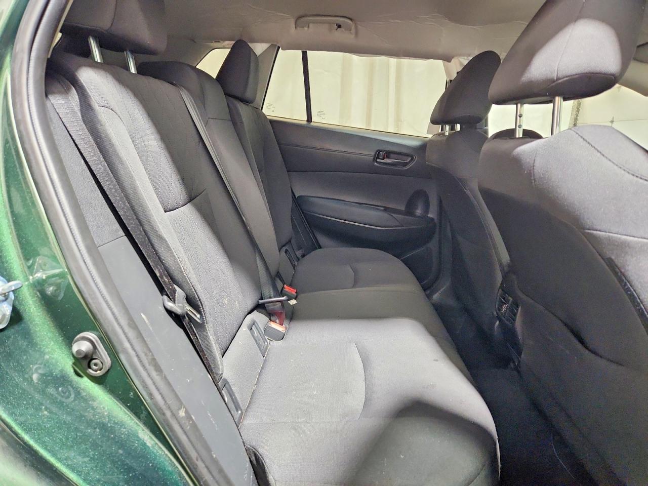 2022 TOYOTA COROLLA CROSS LE photo 11