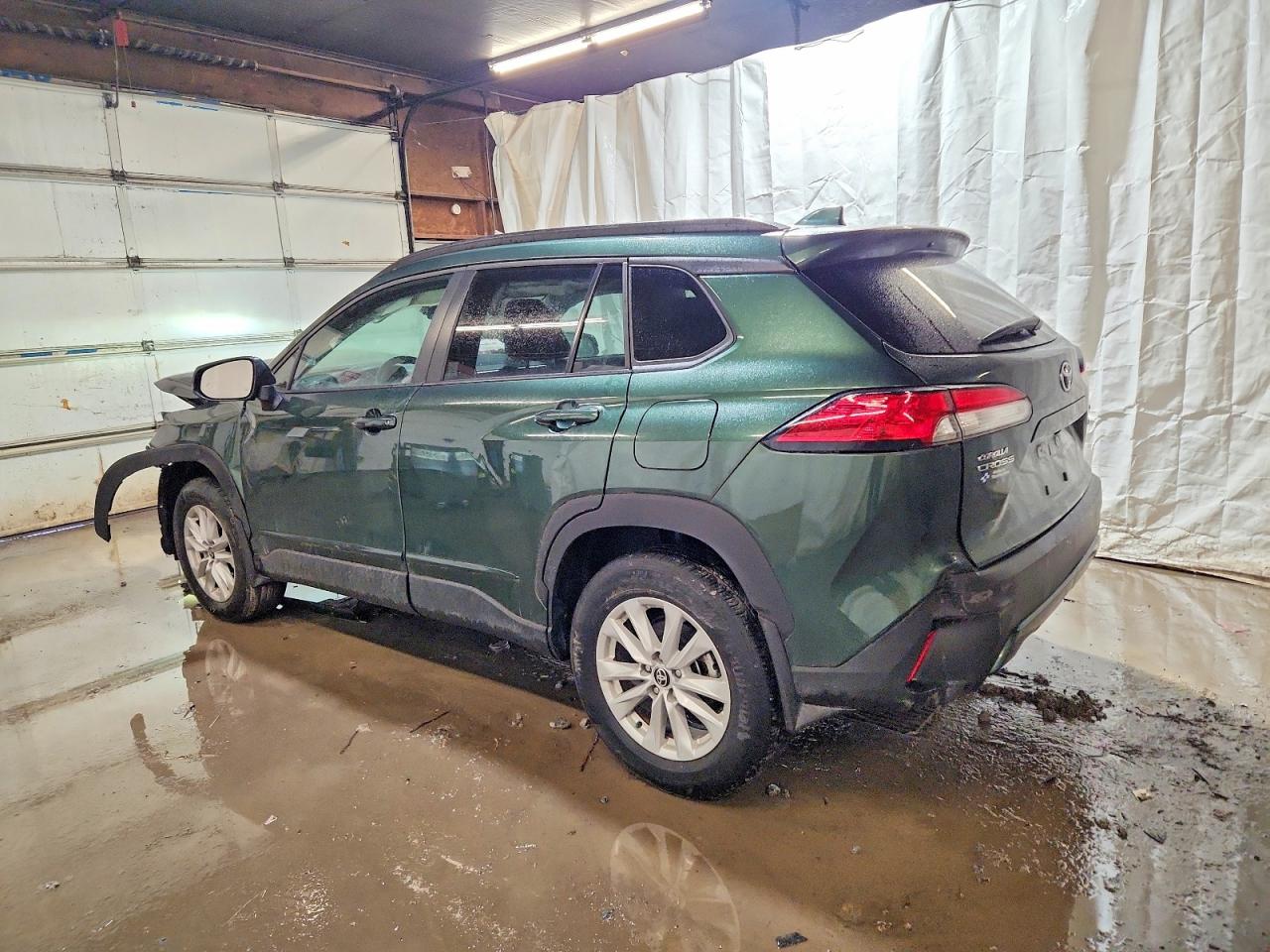 2022 TOYOTA COROLLA CROSS LE photo 2