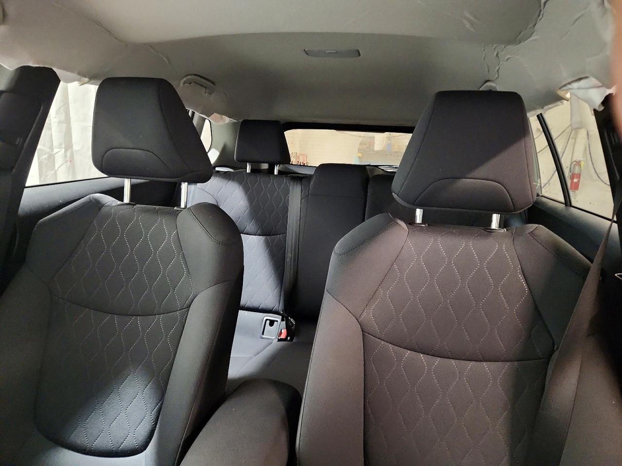 2022 TOYOTA COROLLA CROSS LE photo 10