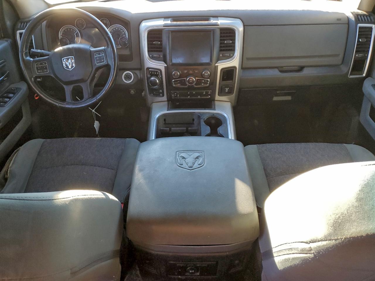 2016 RAM 1500 SLT photo 8