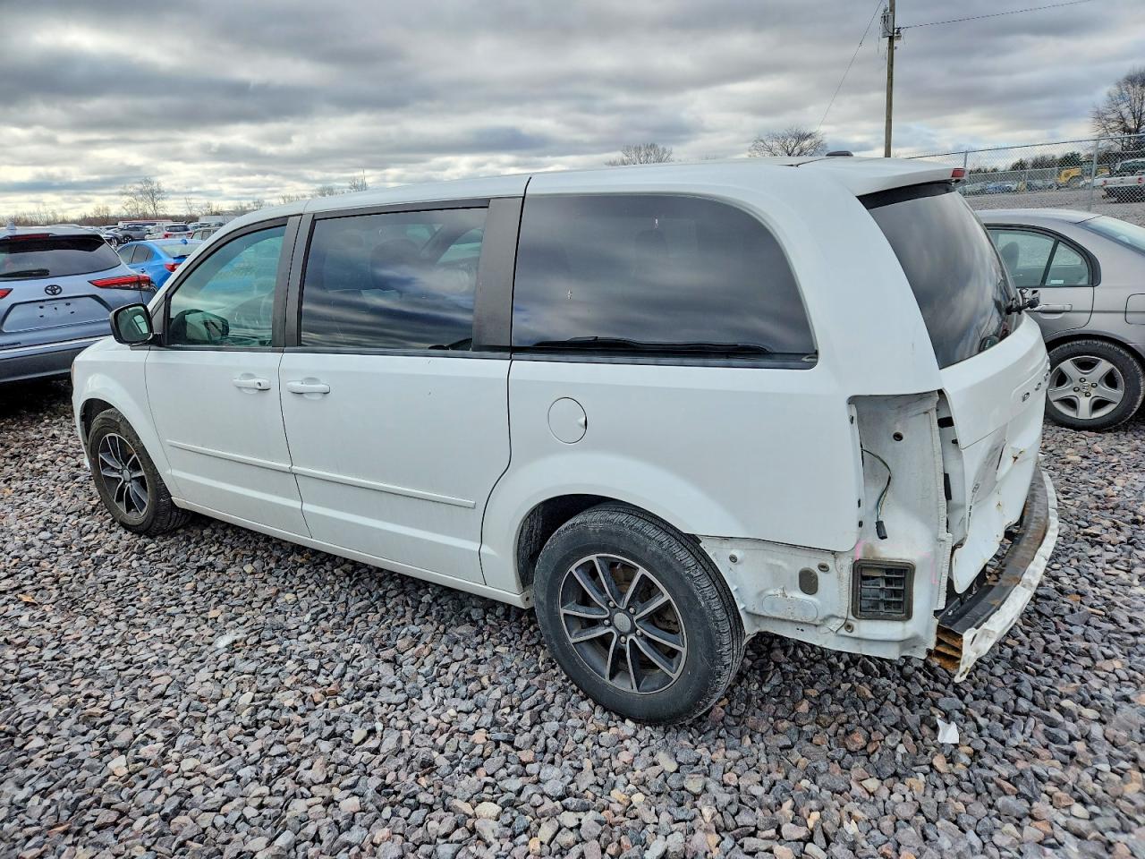 2015 DODGE GRAND CARAVAN SE photo 3