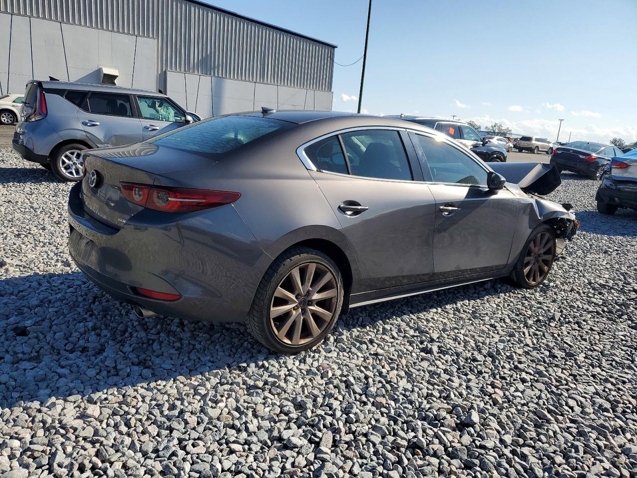 2019 MAZDA 3 PREMIUM photo 3