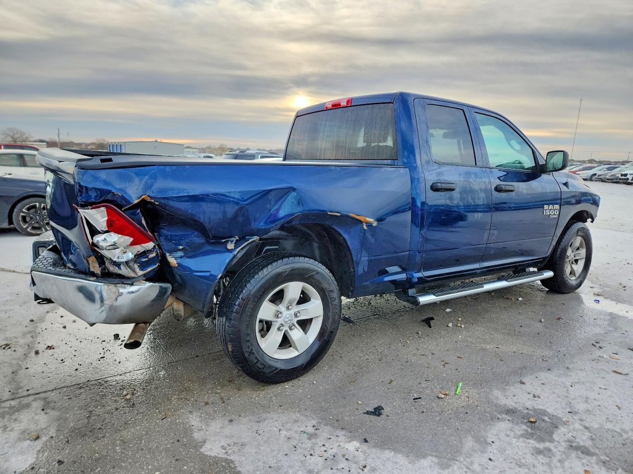 2019 RAM 1500 CLASSIC TRADESMAN photo 3