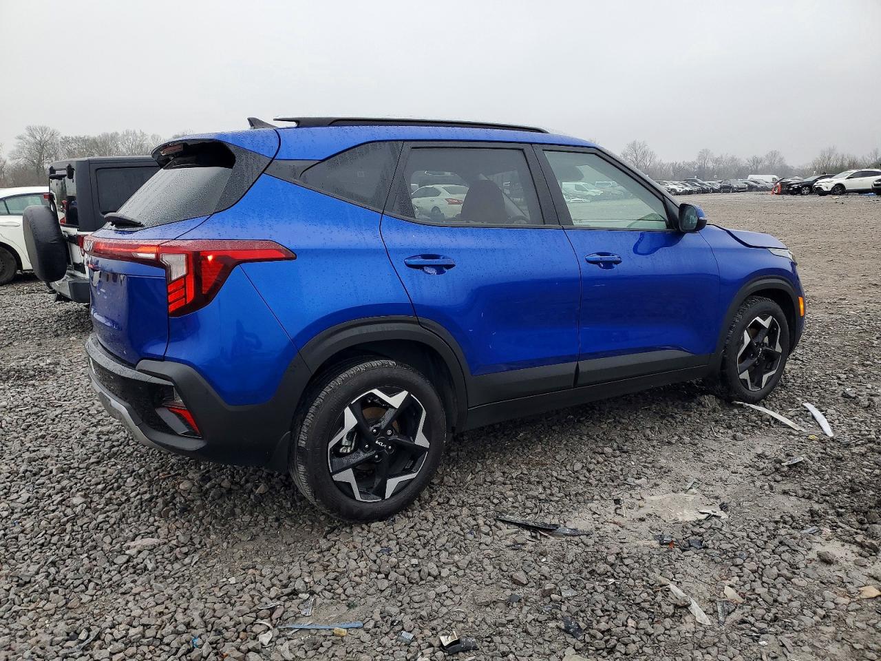 2025 KIA SELTOS S photo 3