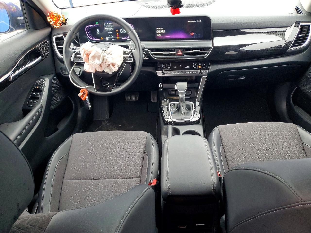 2025 KIA SELTOS S photo 8
