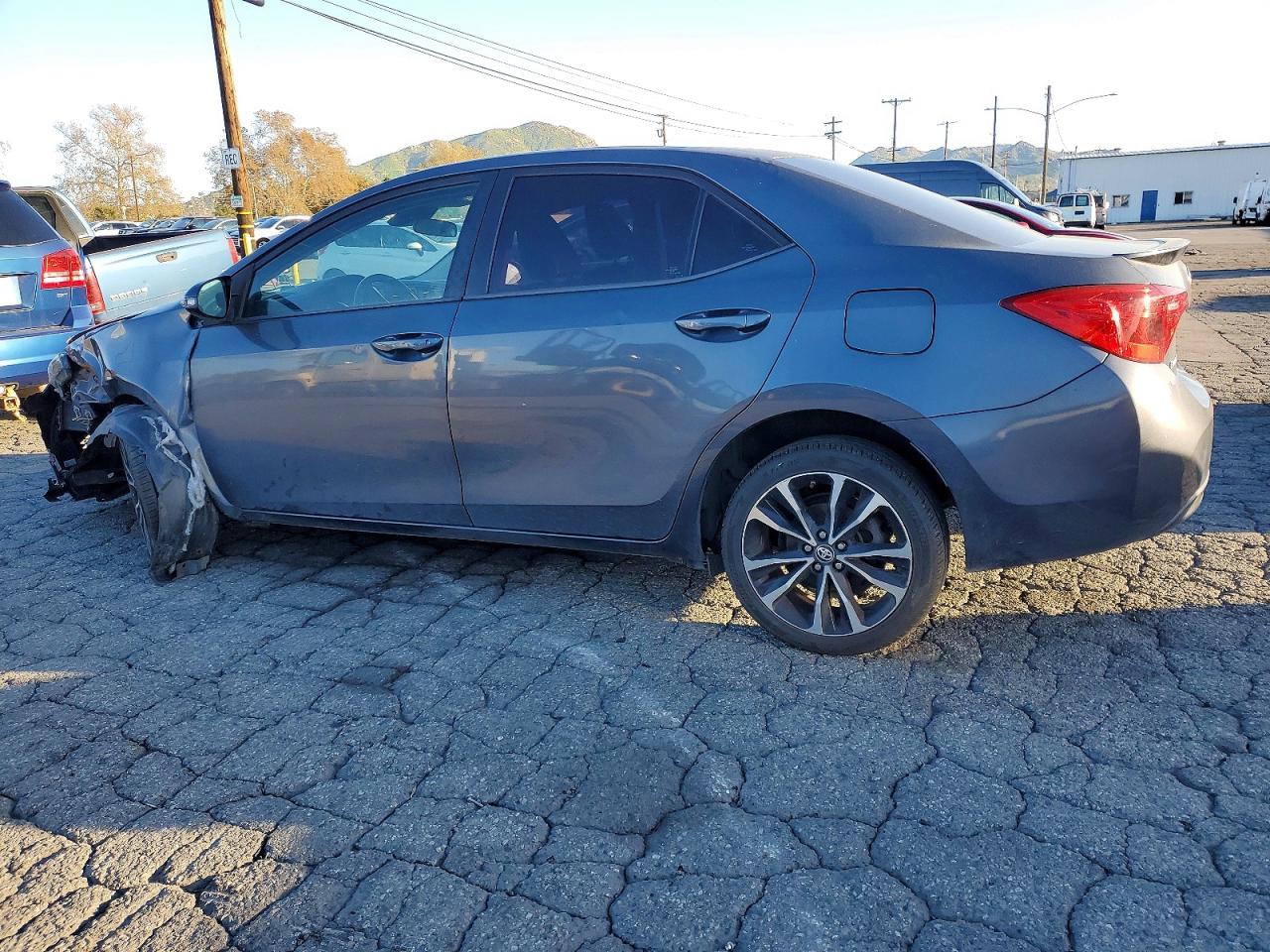 2017 TOYOTA COROLLA L photo 2