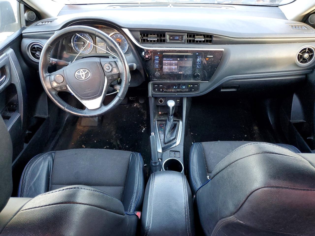 2017 TOYOTA COROLLA L photo 8