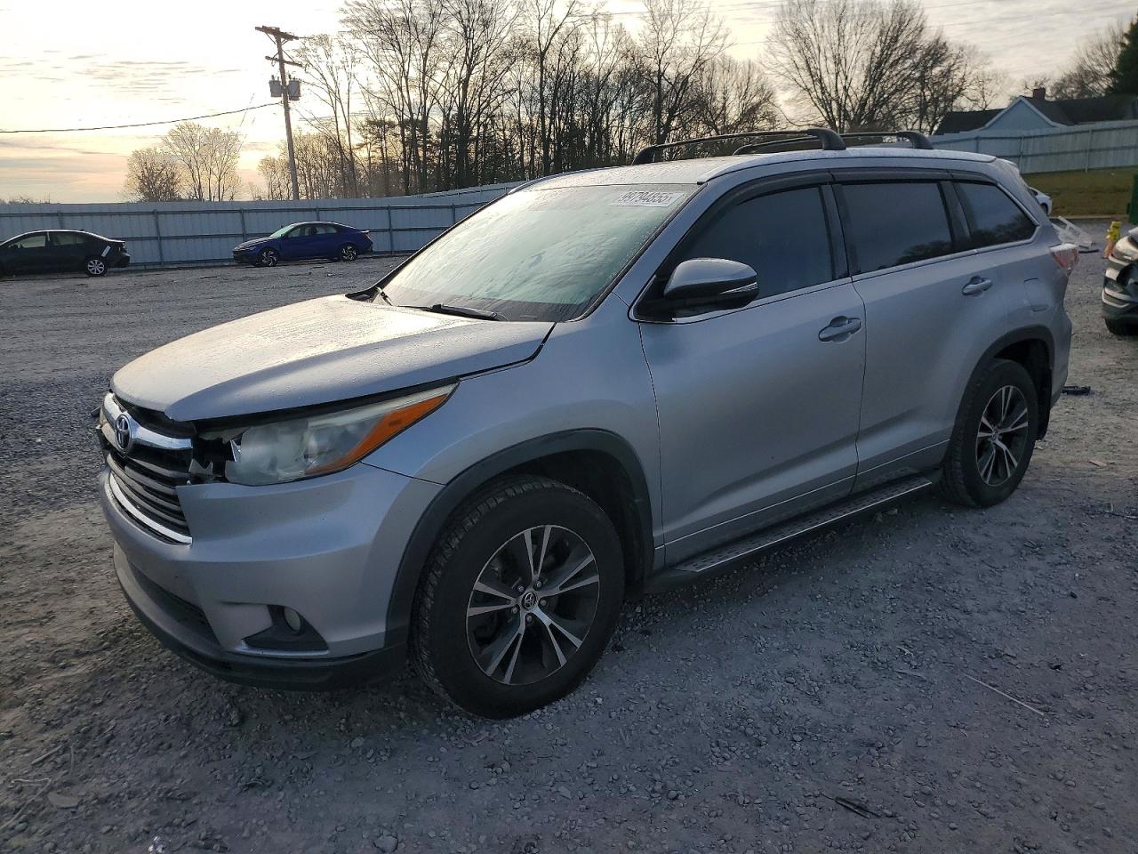 2016 TOYOTA HIGHLANDER