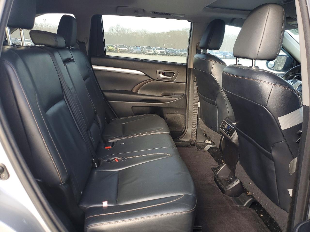 2016 TOYOTA HIGHLANDER XLE photo 11