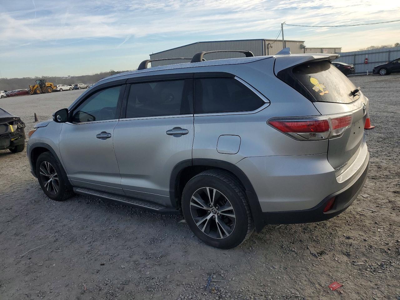 2016 TOYOTA HIGHLANDER XLE photo 2