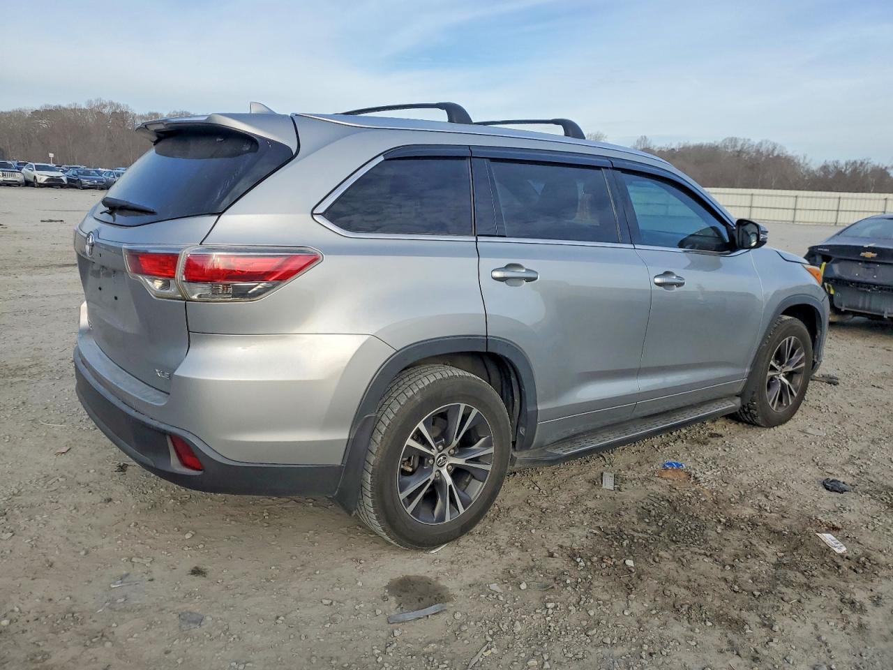 2016 TOYOTA HIGHLANDER XLE photo 3