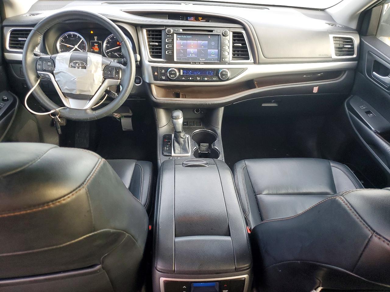 2016 TOYOTA HIGHLANDER XLE photo 8