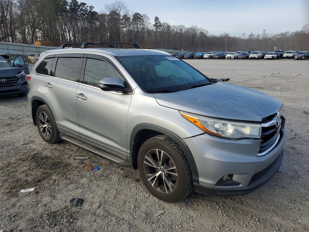 2016 TOYOTA HIGHLANDER XLE photo 4