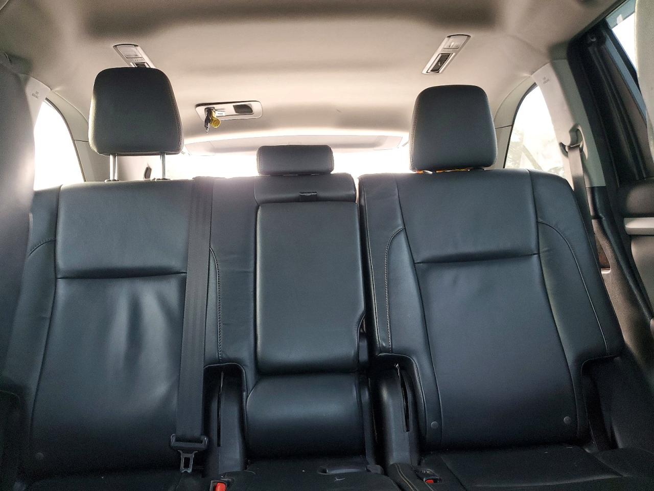 2016 TOYOTA HIGHLANDER XLE photo 10