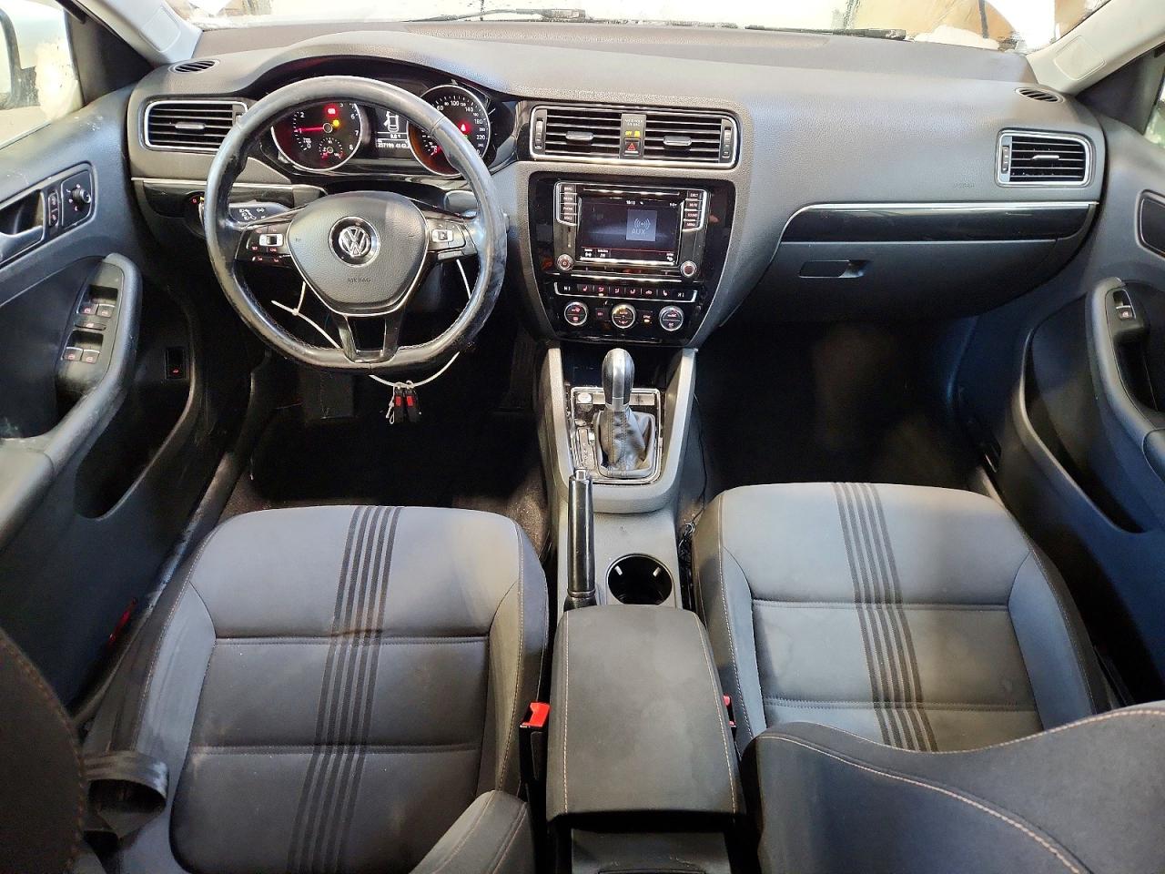 2017 VOLKSWAGEN JETTA SE photo 8