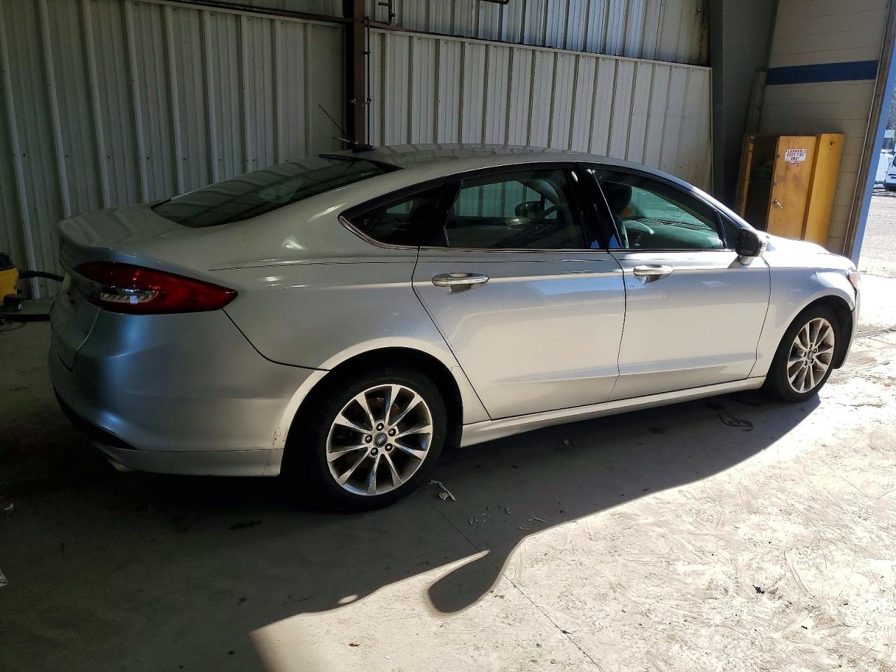 2017 FORD FUSION SE photo 3