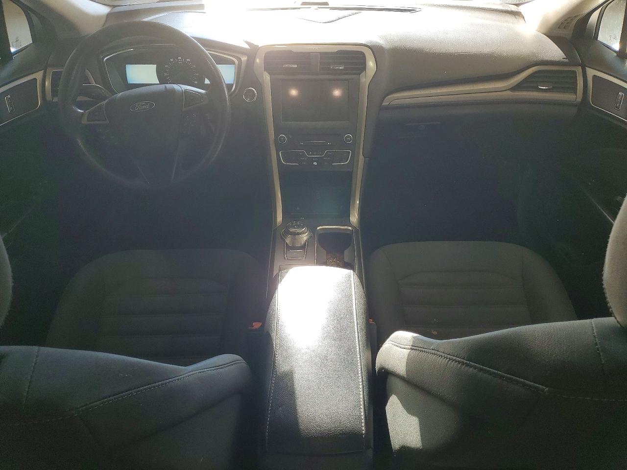 2017 FORD FUSION SE photo 8