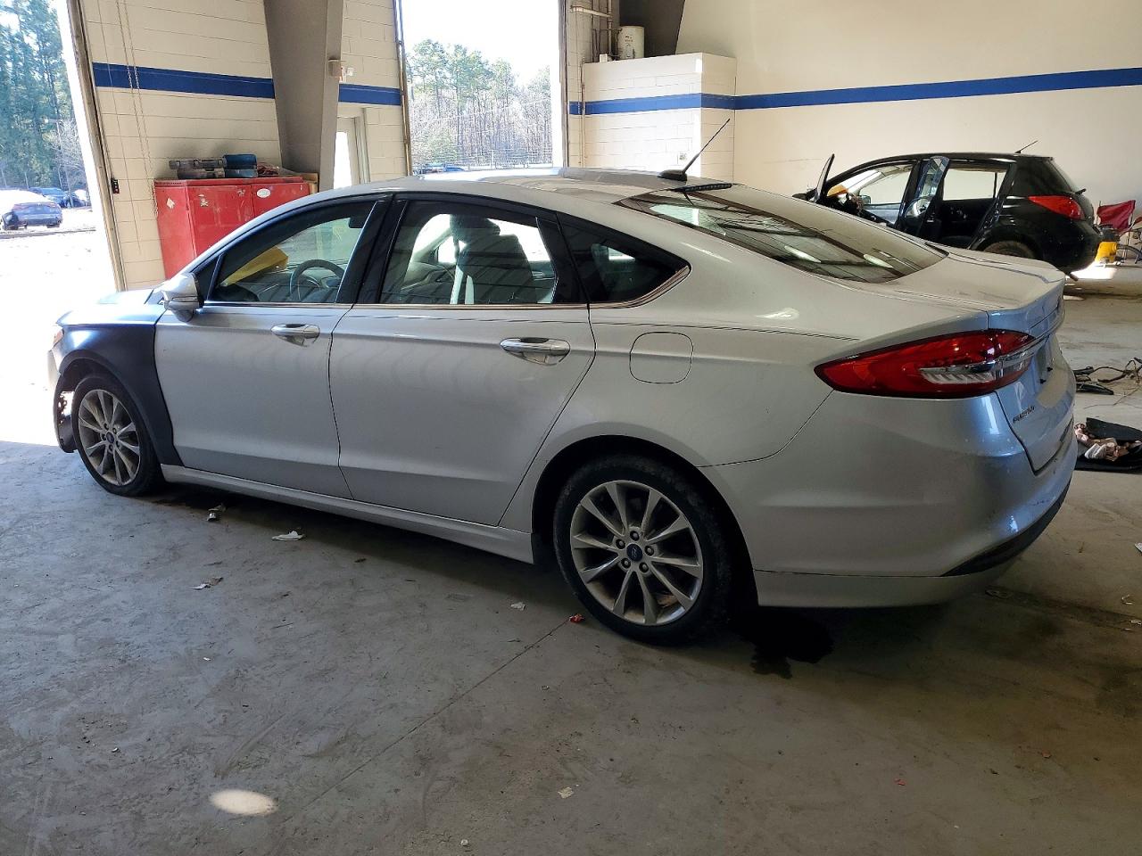 2017 FORD FUSION SE photo 2