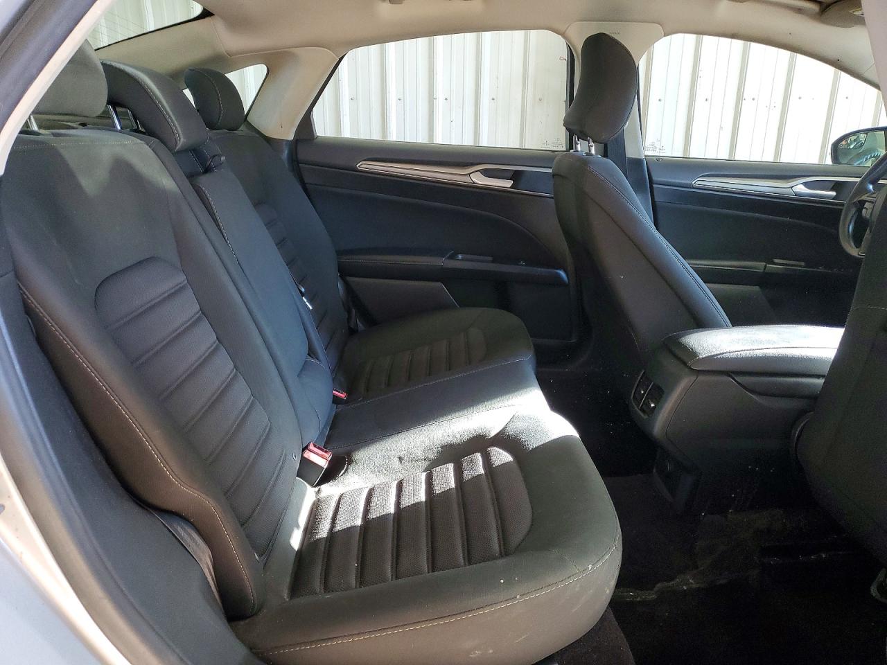 2017 FORD FUSION SE photo 10