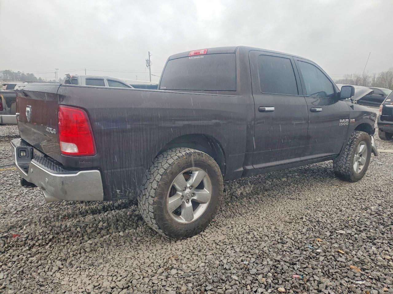 2017 RAM 1500 SLT photo 3