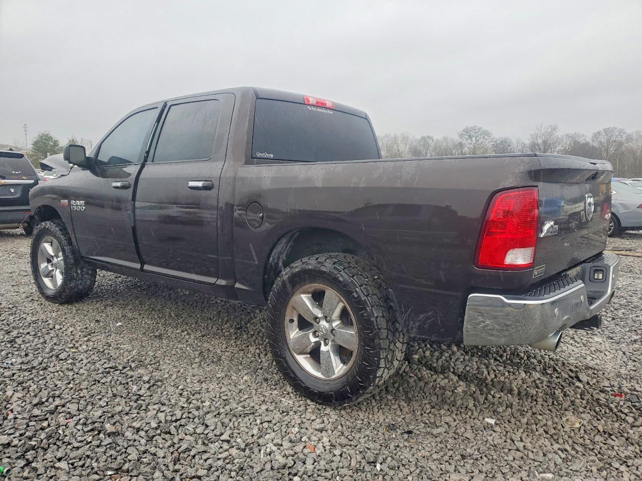 2017 RAM 1500 SLT photo 2