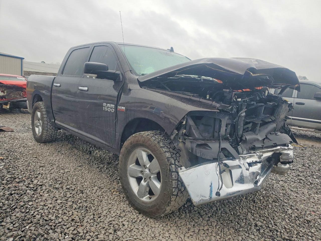 2017 RAM 1500 SLT photo 4