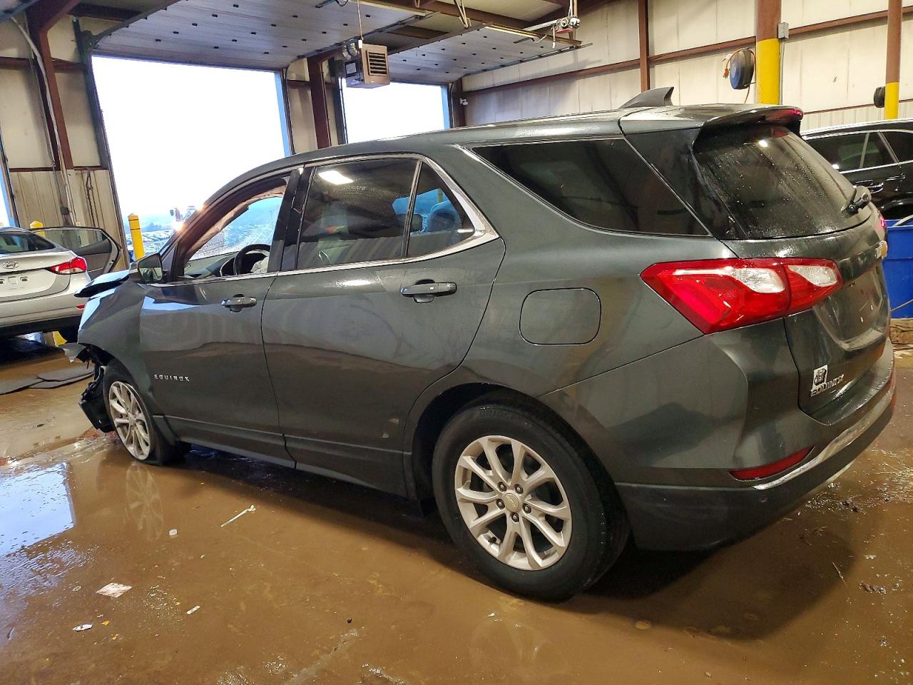 2018 CHEVROLET EQUINOX LT photo 2