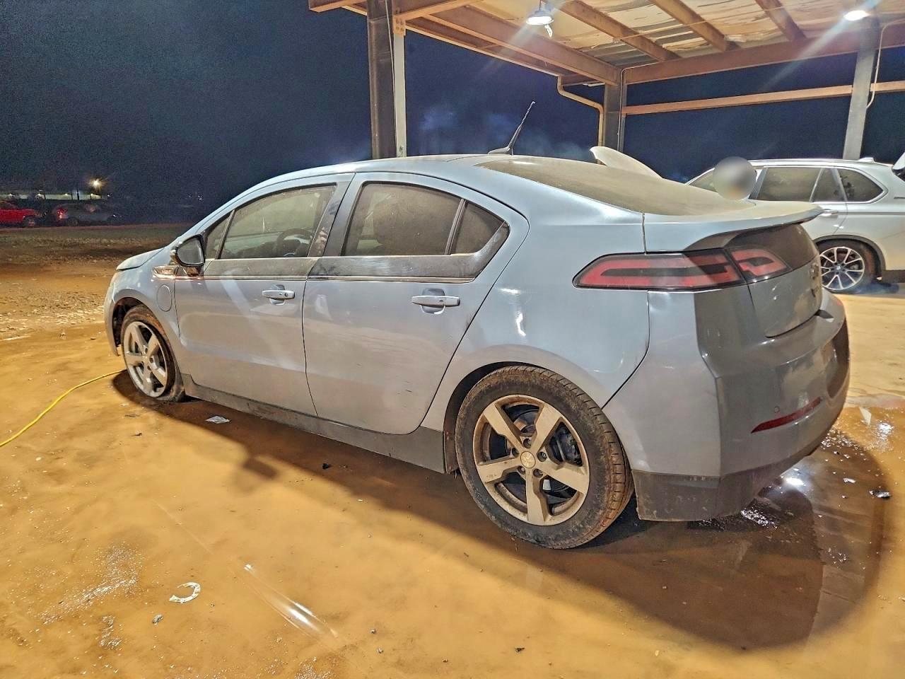 2013 CHEVROLET VOLT photo 2