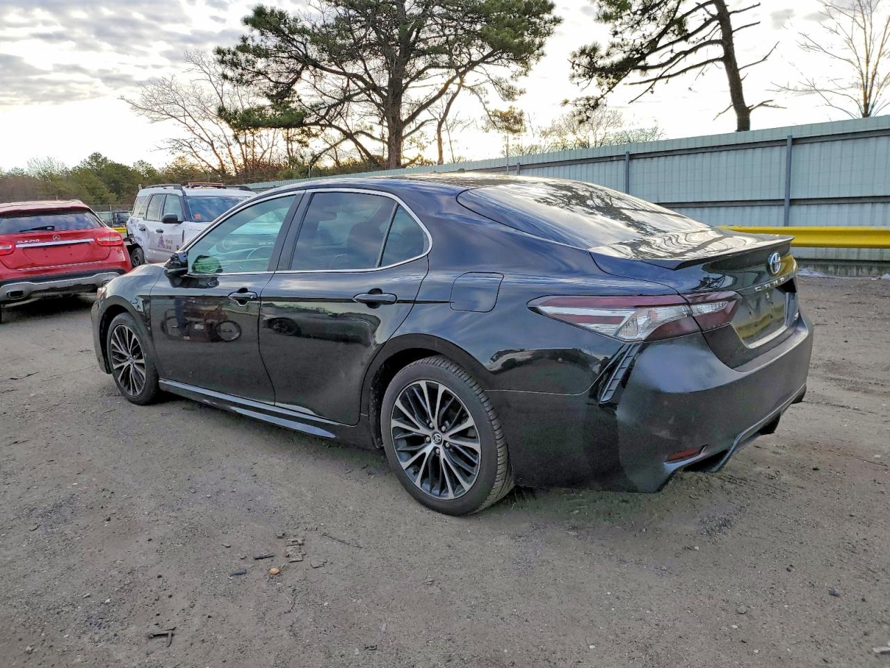 2018 TOYOTA CAMRY L photo 2