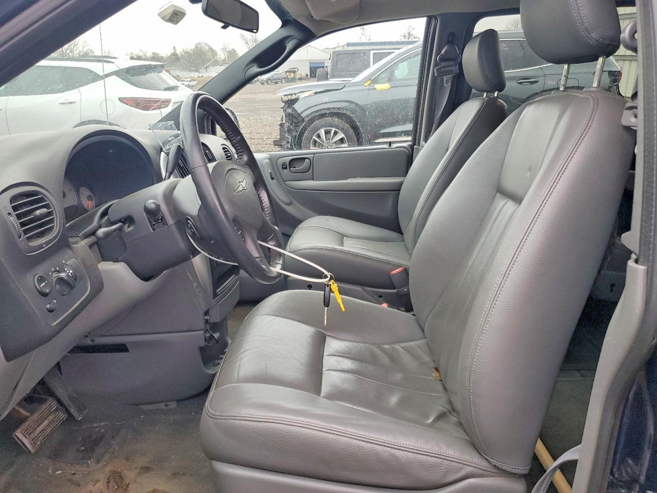 2005 CHRYSLER TOWN & COUNTRY TOURING photo 7