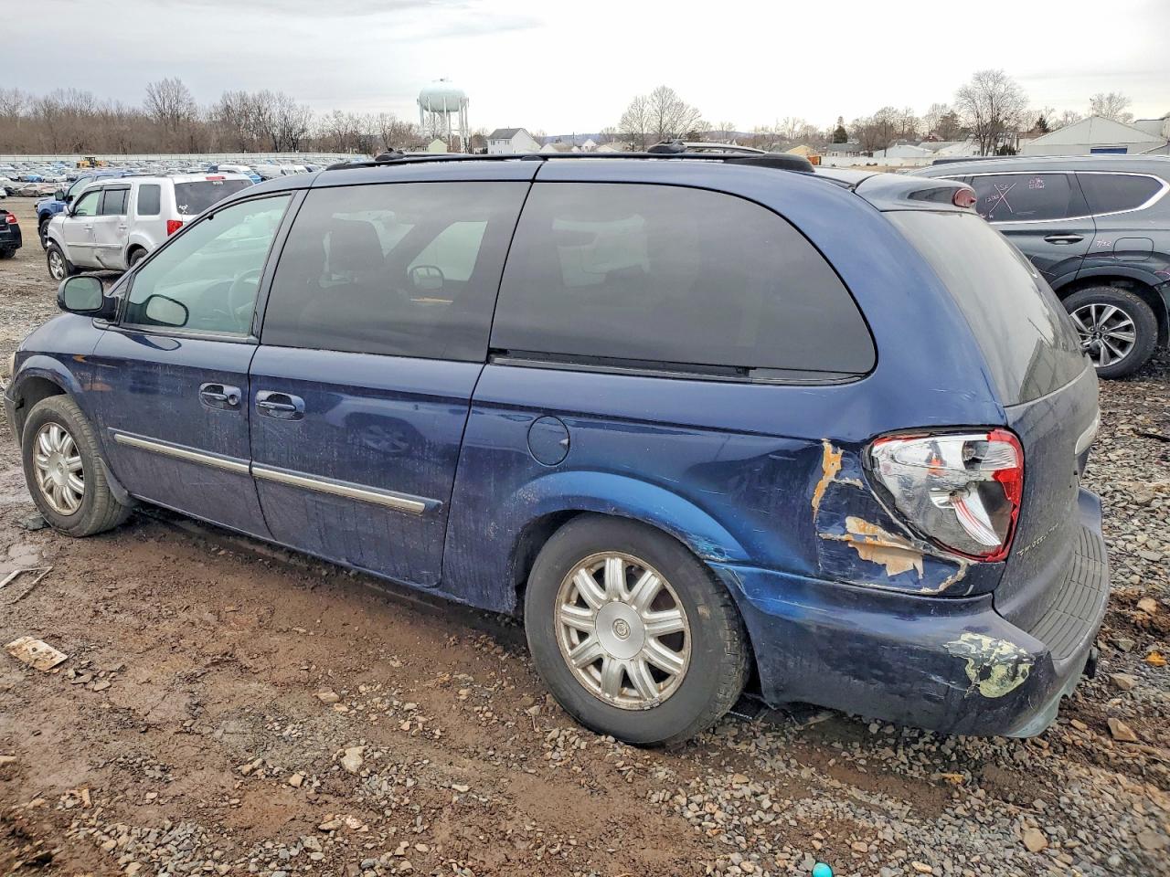 2005 CHRYSLER TOWN & COUNTRY TOURING photo 2